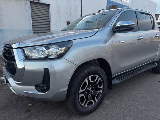 TOYOTA HILUX 2.8 D-4D TURBO DIESEL CD SRV 4X4 AUTOMÁTICO